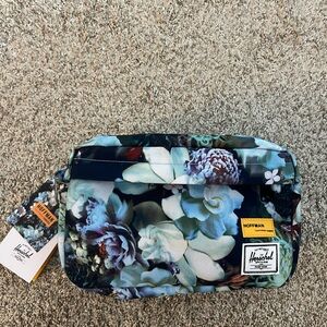 NWT Herschel Supply Chapter Travel Case 5L-Hoffman Collection